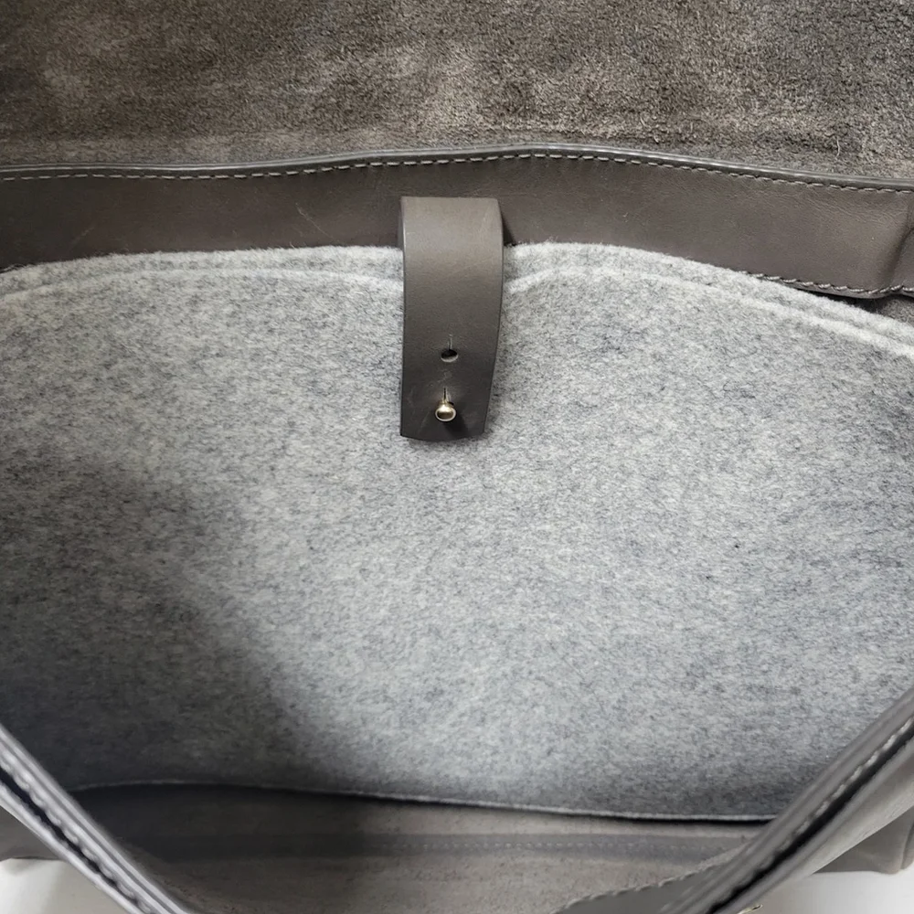 SKAGEN Men Gray Messenger Genuine Cowhide Leather Crossbody Laptop Crossbody Bag